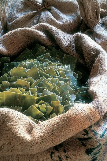 Tadé Jabón de Alepo en escamas para lavar la ropa. 3% Laurel. 750 gr.